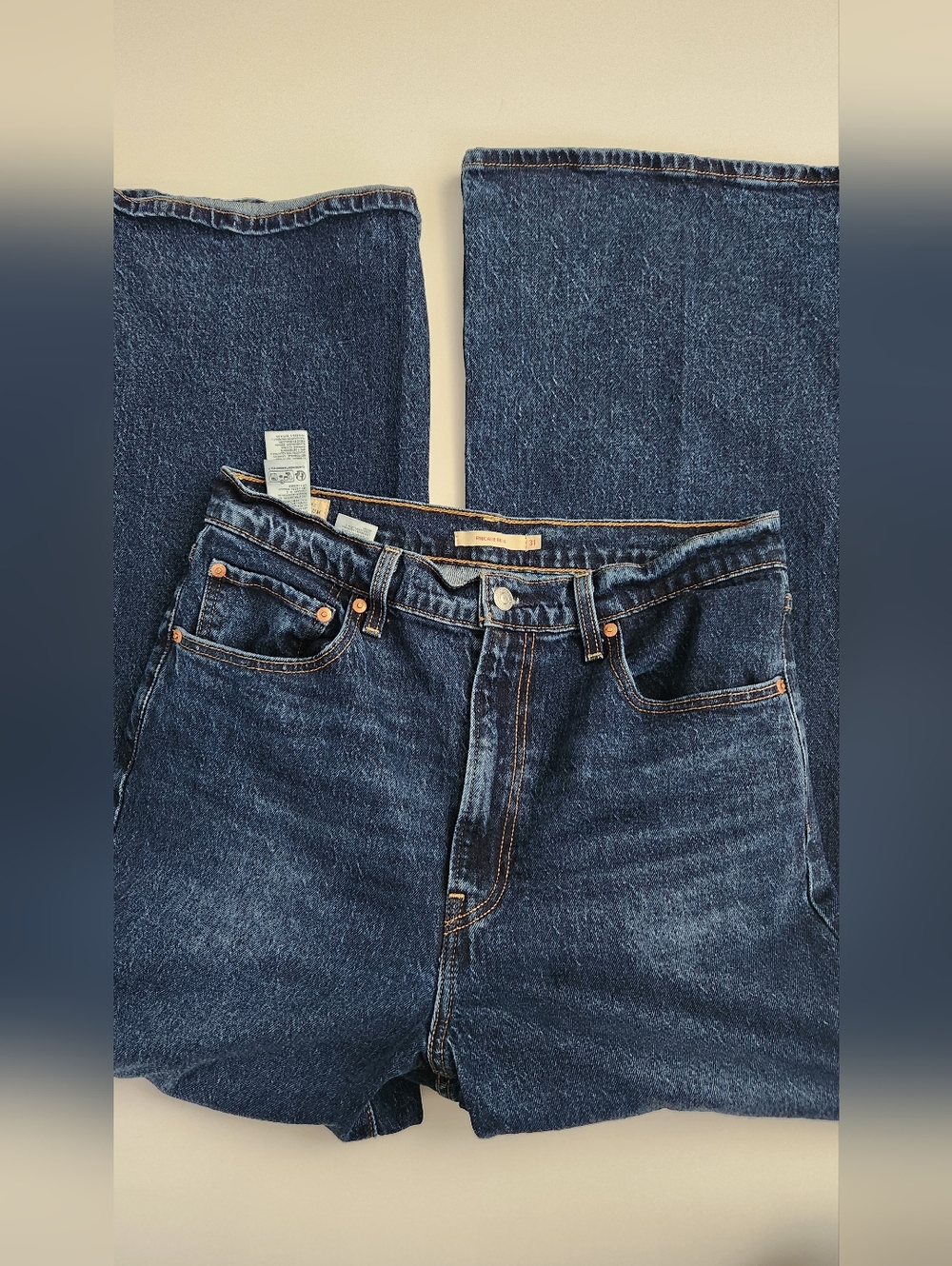 Levi's Ribcage Bell Jeans Size 31 - Picture 5 of 14